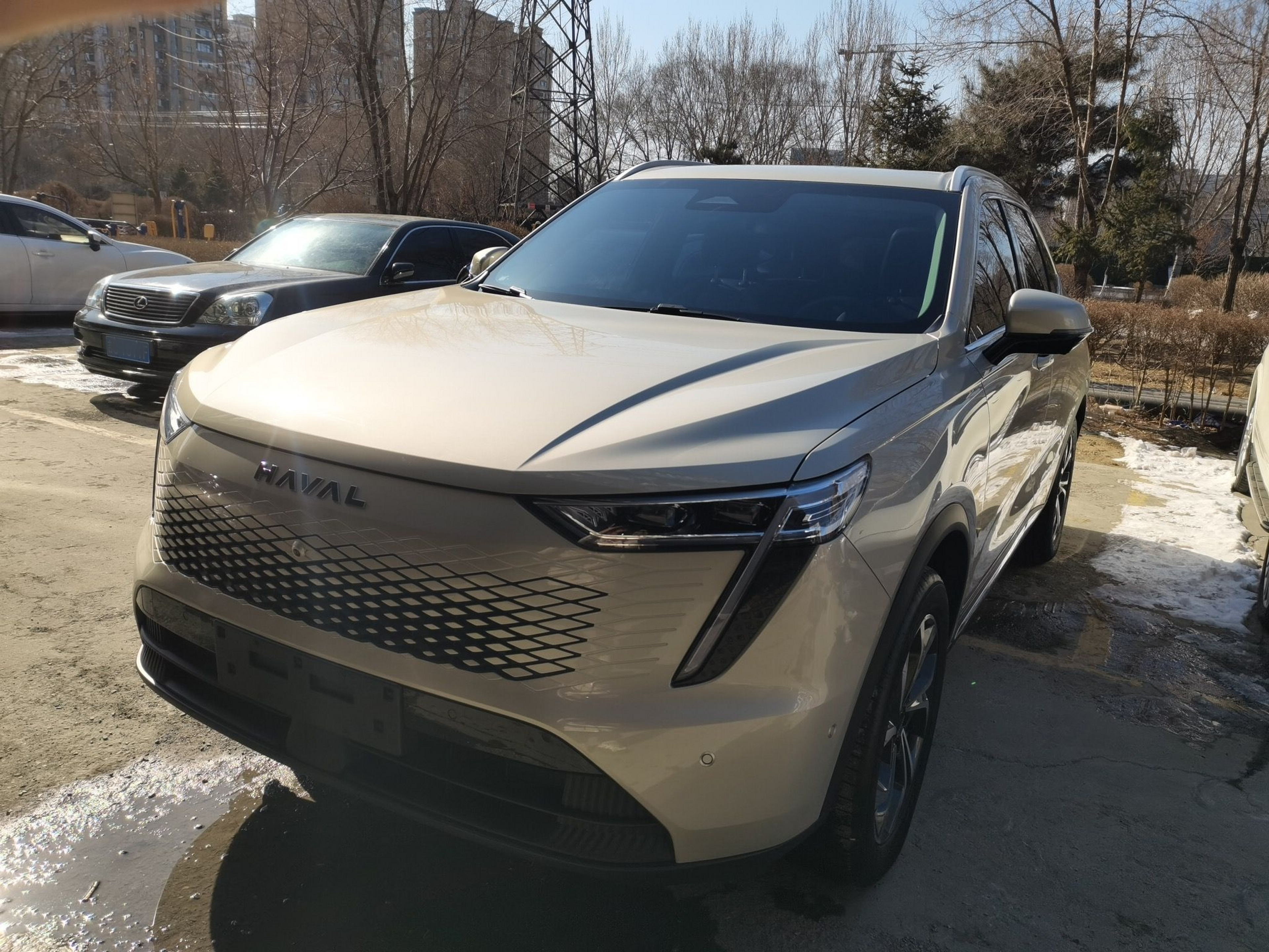 Под передней частью автомобиля