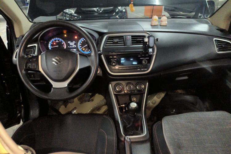 Used Suzuki S-Cross 2014 1.6L Manual Two-Wheel Drive Entry Model Center Console