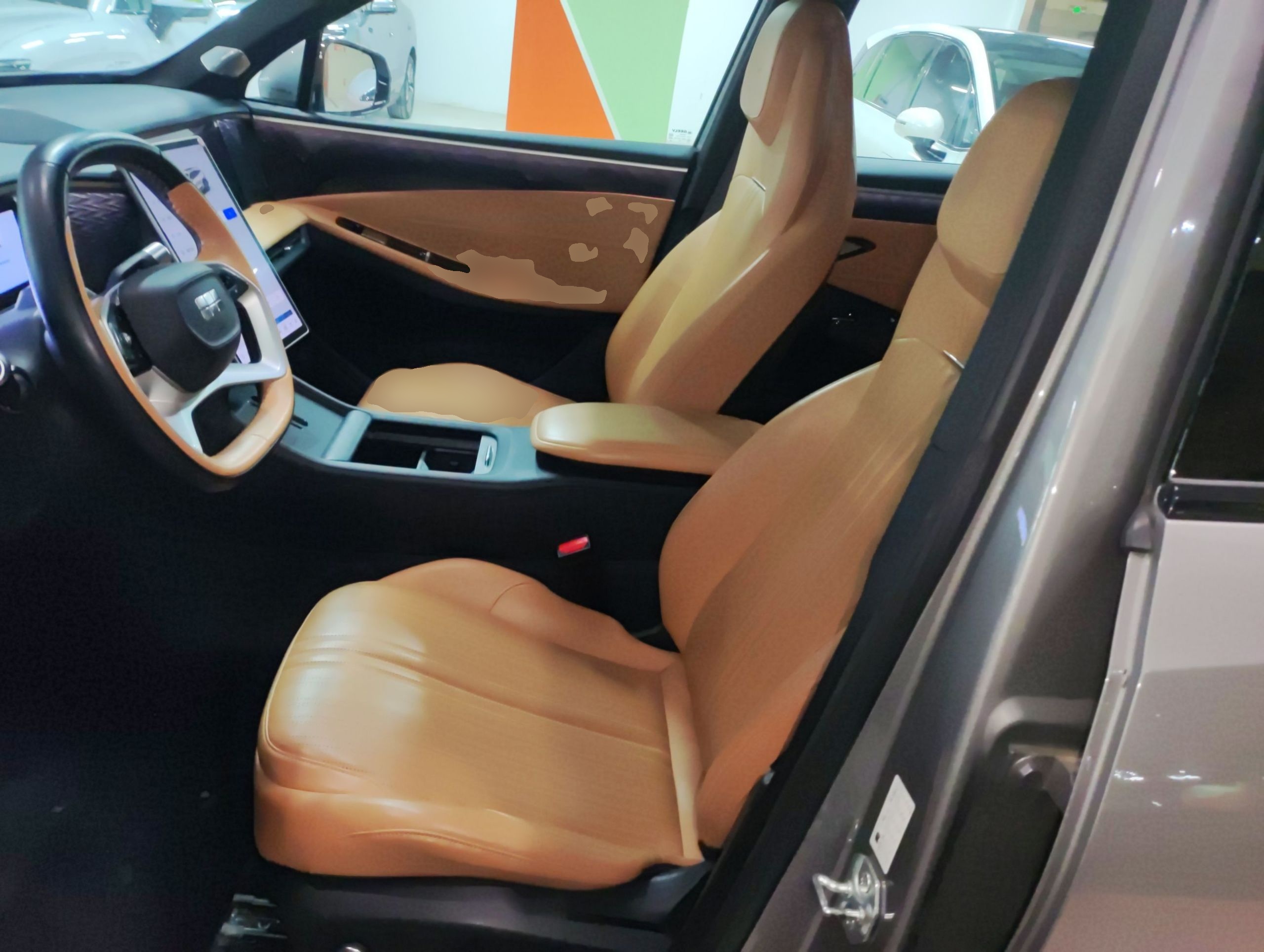 المقاعد الأمامية داخل السيارة