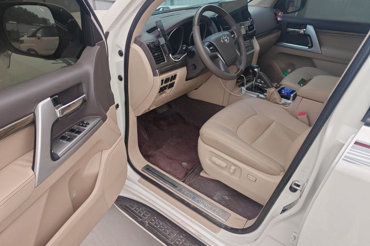 Used Toyota Land Cruiser 2012 4.6L V8 Middle East Version