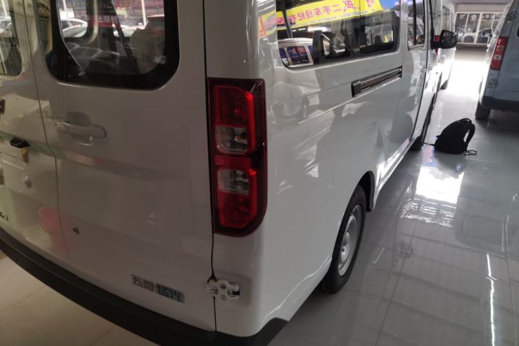 Used Wuling Yangguang 2024 300KM Comfort Version Passenger Van 75kW Right Rear Taillight