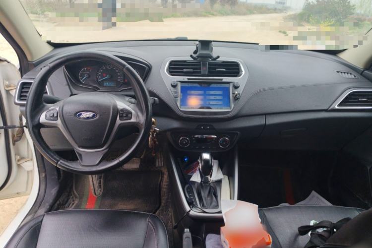 Used Ford Escort 2015 1.5L Automatic Fashion Model Center Console