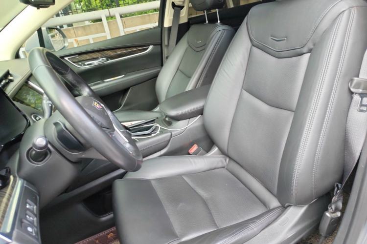 Used Cadillac XT5 2018 25T Luxury Model Left Front Seat