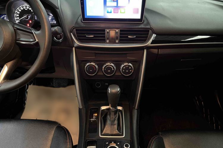 Used Mazda CX-4 2018 2.0L Automatic Two-Wheel Drive Blue Sky Dynamic Version China V Standard Audio And AC Panel