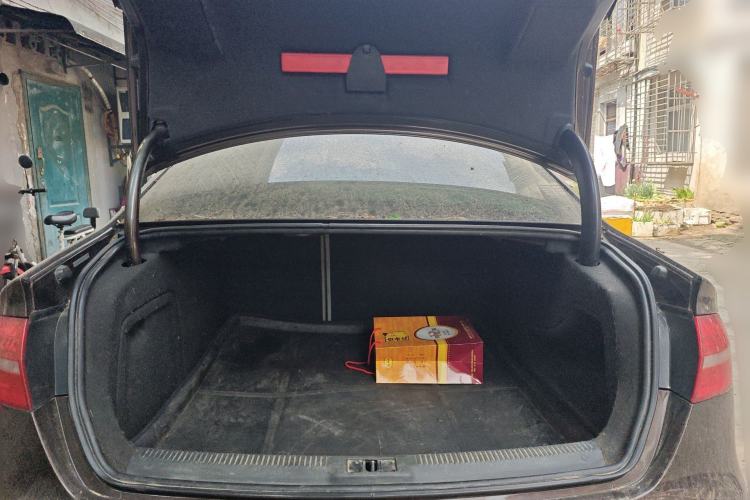 Used Audi A4L 2015 35 TFSI Automatic Comfort Model Trunk