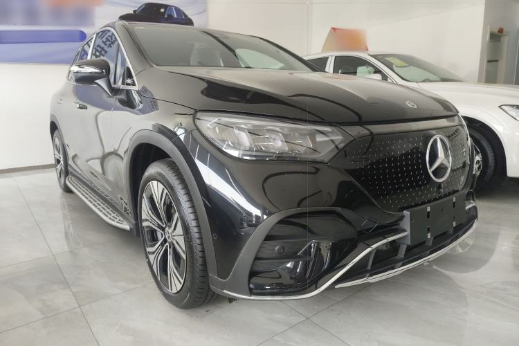 Used Mercedes-Benz EQE SUV 2024 500 4MATIC Pioneer Edition Front Right 45 Deg