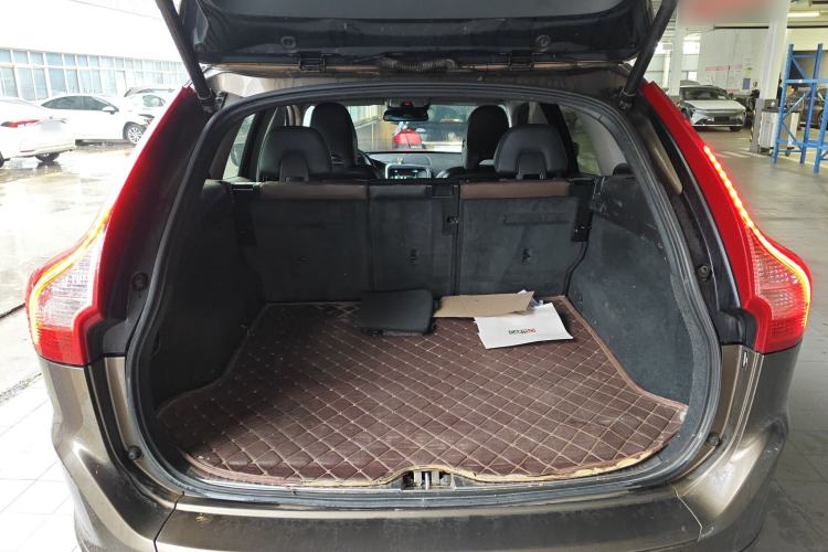 Used Volvo XC60 2016 T5 AWD Zhiyuan Edition Trunk