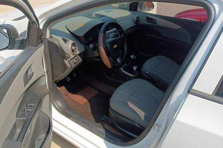 Used Chevrolet Aveo Sonic 2014 Sedan 1.4 SL MT Comfort Edition