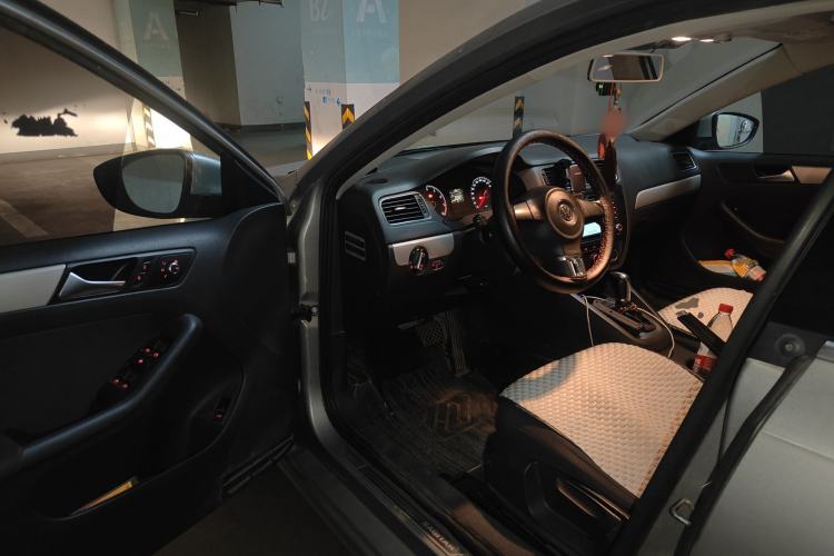 Used Volkswagen Sagitar 2014 Revised Version 1.6L Automatic Comfort Edition Driver Seat