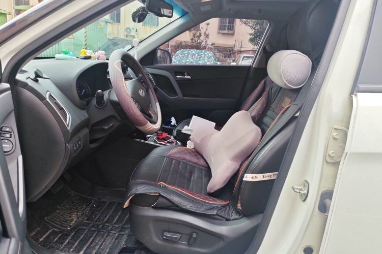 Used Hyundai ix25 2015 1.6L Automatic Two-Wheel-Drive Deluxe DLX Model Left Front Seat