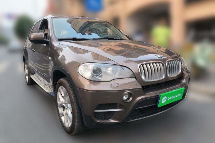 Used BMW X5 2011 xDrive35i Luxury Model Front Right 45 Deg