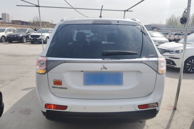 Used Mitsubishi Outlander 2014 2.4L 4x4 Deluxe Value Edition 5 Seats Rear