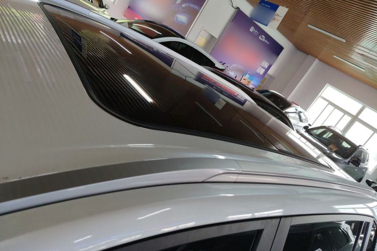 Used AION Y 2023 Plus 510 Smart Edition Roof