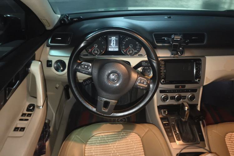 Used Volkswagen Magotan 2013 1.8TSI Luxury Model Steering Wheel