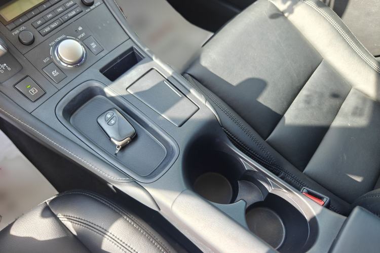 Used Lexus CT 2014 CT200h Elite Edition Monochrome Interior 10