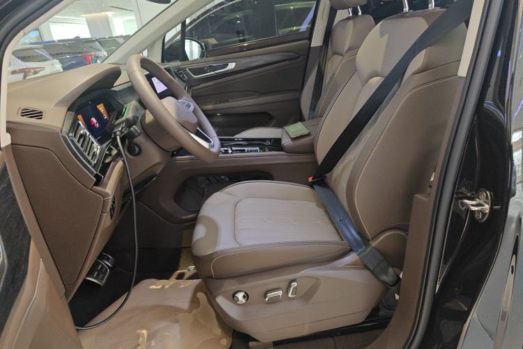 Used Volkswagen Viloran 2024 380TSI Luxury Edition Left Front Seat