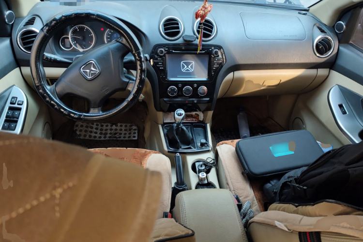 Used JMC Yusheng S350 2011 2.4T Two-Wheel-Drive Luxury 5-Seater Center Console