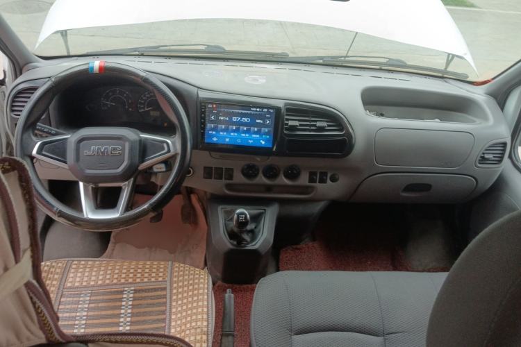 Used JMC Transit 2017 2.8T Commercial Version Short Wheelbase Mid-Roof 6/7/8-Seater JX493 Center Console