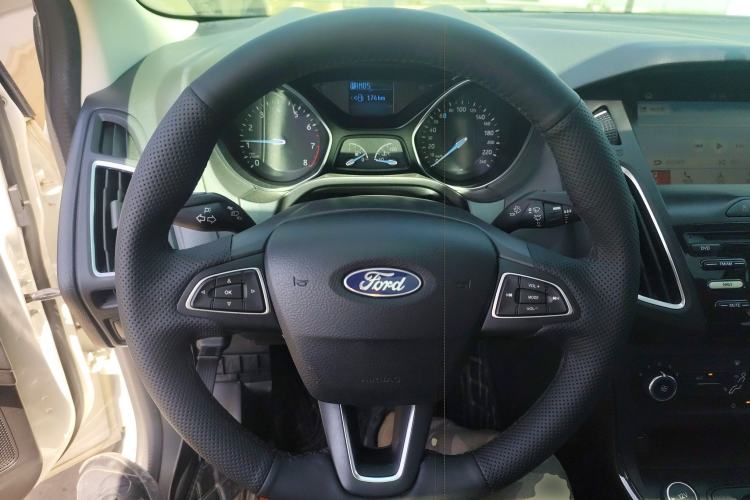 Used Ford Focus 2018 Sedan Classic 1.6L Automatic Trendy SmartDrive Edition Steering Wheel