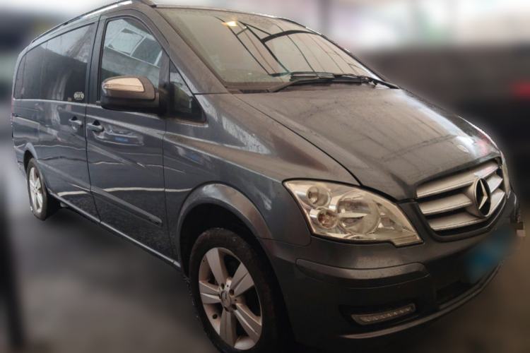 Used Mercedes-Benz Viano 2012 2.5L Hospitality Edition Front Right 45 Deg