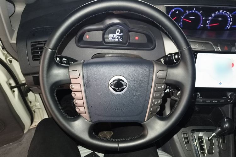 Used SsangYong Rodius 2014 2.0T Diesel Two-Wheel Drive Luxury Navigation Edition
