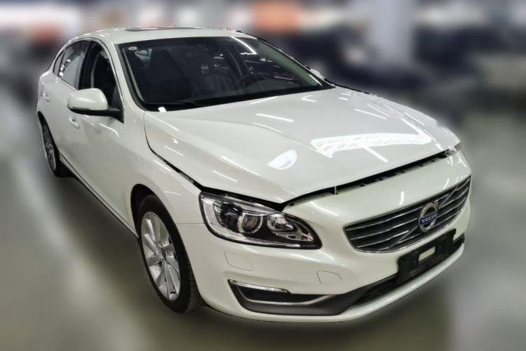 Used Volvo S60 2014 S60L 2.0T Zhiyuan Edition
