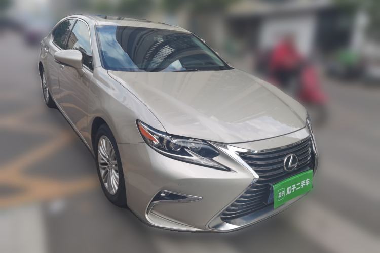 Used Lexus ES 2017 200 30th Anniversary Edition Front Right 45 Deg