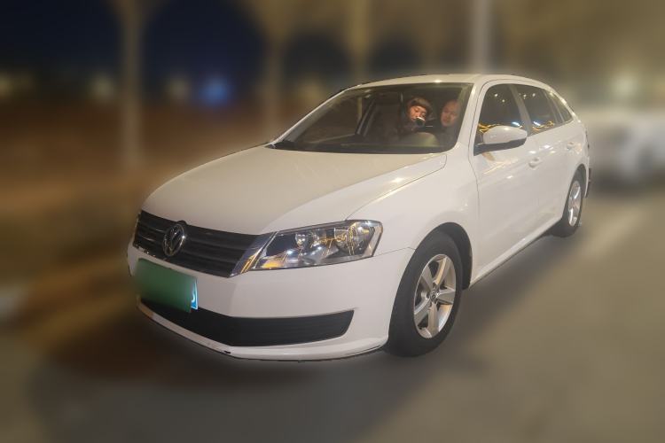 Used Volkswagen Gran Lavida 2013 1.6L Manual Fashion Model