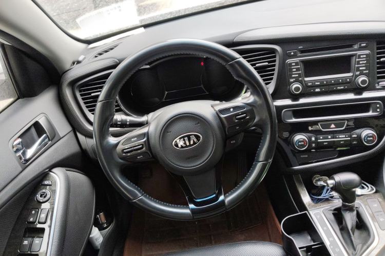 Used Kia K5 2015 2.0L Automatic LUX Steering Wheel