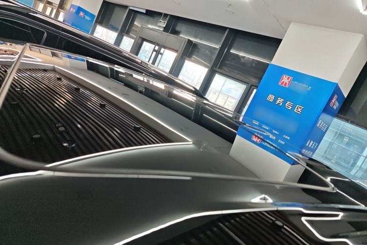 Used Denza D9 2025 DM-i Smart Drive 1020 Four-Wheel Drive Deluxe Model
