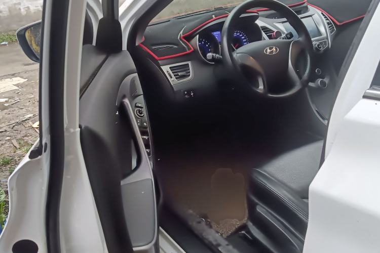 Used Hyundai Elantra (5th Generation / Langdong) 2016 1.6L Manual Luxury Model
