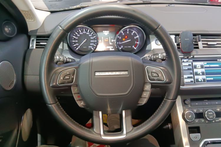 Used Land Rover Range Evoque 2015 2.0T Five-Door Zhiyao Edition Steering Wheel