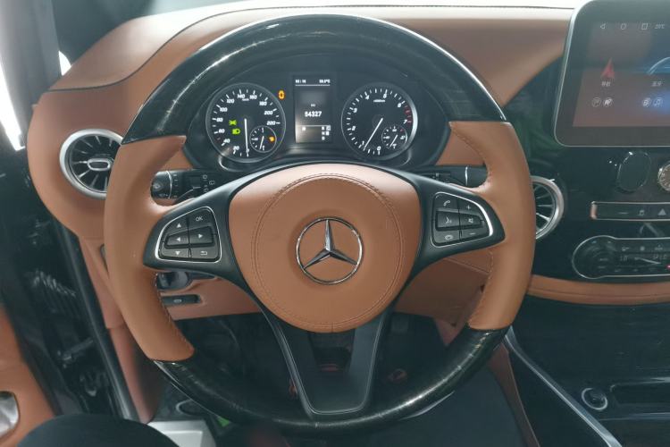 Used Mercedes-Benz Vito 2021 2.0T Elite Version 7 Seats Steering Wheel