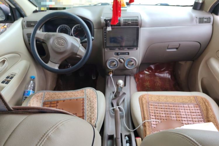 Used FAW Senya M80 2011 1.3L Manual 7-Seater Center Console