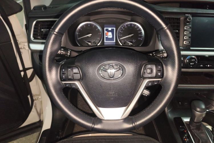 Used Toyota Highlander 2018 2.0T Four-Wheel Drive Luxury Edition 7 Seats China V Emission Standard
