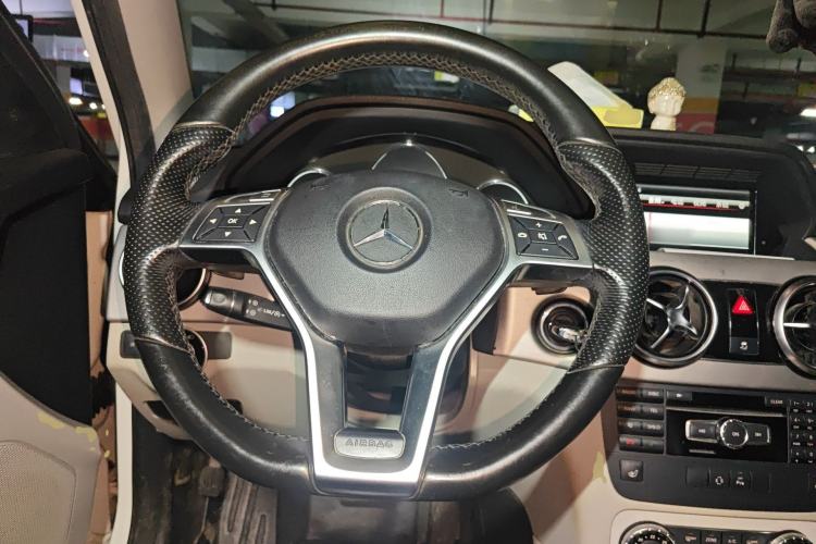 Used Mercedes-Benz GLK-Class 2015 GLK 300 4MATIC Fashion Edition Ultimate Version Steering Wheel