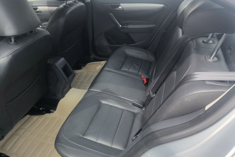 Used Volkswagen Lavida 2013 Restyled Classic 1.6L Manual Comfort Edition