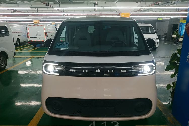 Used SAIC MAXUS Dana V1 2024 M1 Long-Wheelbase Low-Roof Passenger Version (64 kWh)
