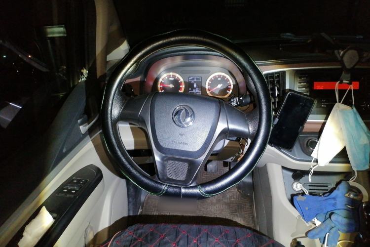 Used FORTHING Lingzhi 2019 M5L 1.6L 7-Seater Base Model China VI Standard Steering Wheel