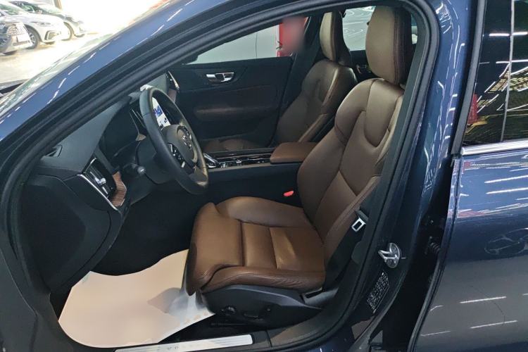 Used Volvo S60 2023 B4 Zhiyuan Luxury Edition
