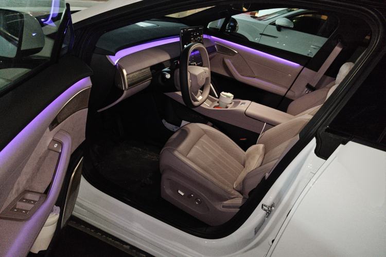 Used ONVO L60 2024 60 kWh Rear-Drive Version