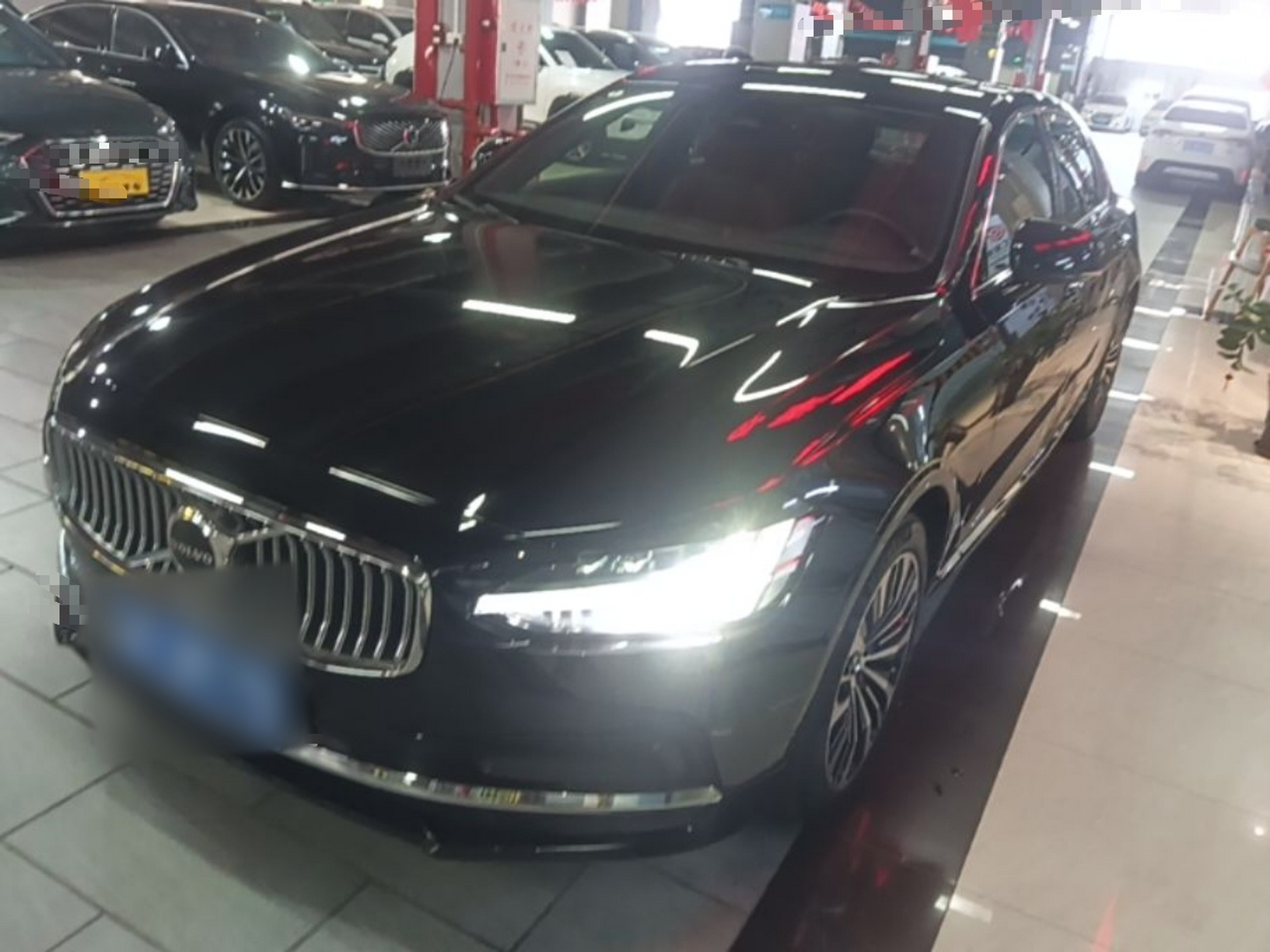 Unter der Vorderseite des Autos