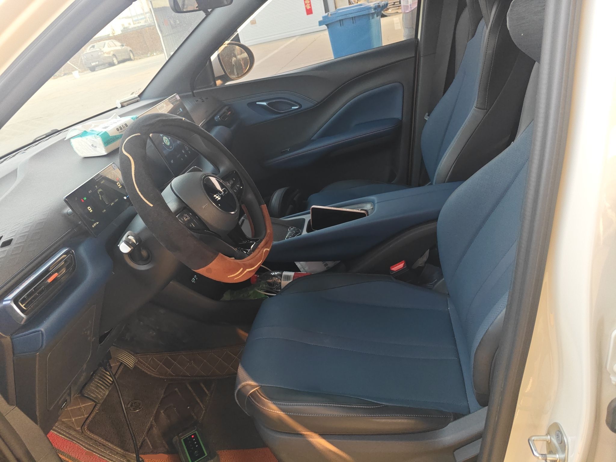 المقاعد الأمامية داخل السيارة