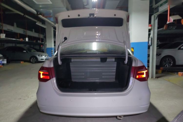 Used Volkswagen Jetta 2013 1.6L Manual Comfort Model Trunk