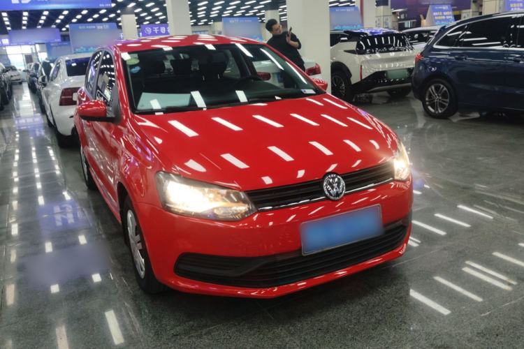 Used Volkswagen Polo 2016 1.4L Manual Fashion Model Front Right 45 Deg