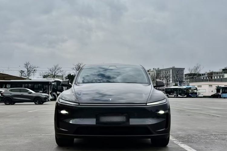 Used Tesla Model Y 2025 Rear-Wheel-Drive Version
