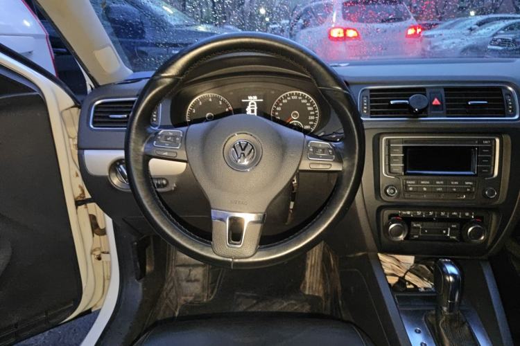 Used Volkswagen Sagitar 2012 1.4TSI Automatic Luxury Edition Steering Wheel