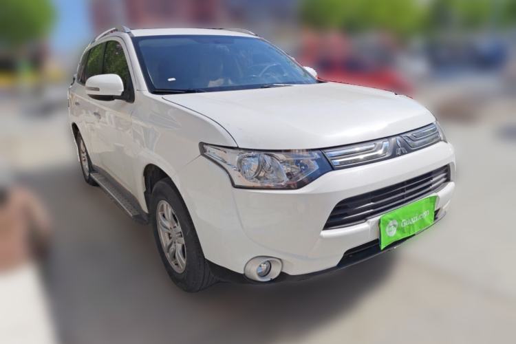 Used Mitsubishi Outlander 2013 2.0L 4x4 Urban Navigation Edition 5 Seats Front Right 45 Deg