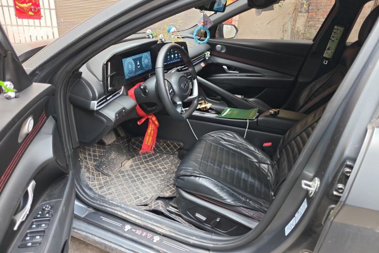 Used Hyundai Elantra 2022 1.5L CVT 20th Anniversary Edition Driver Seat