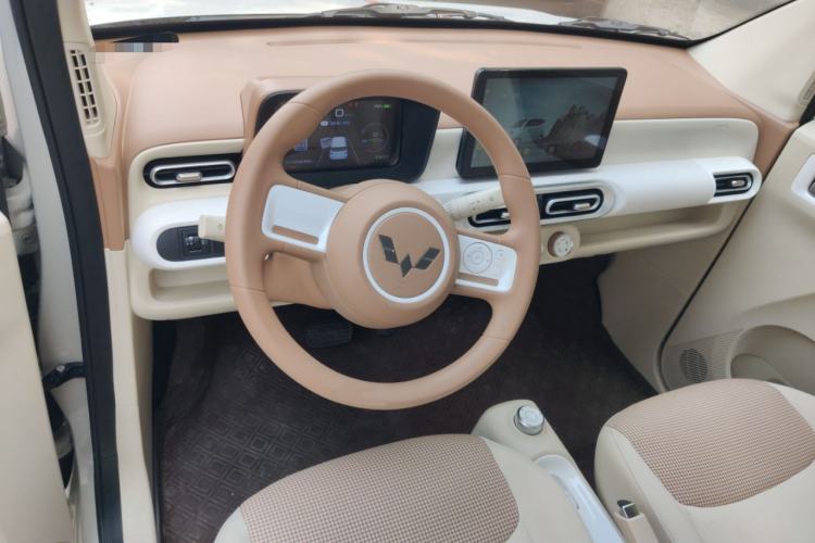 Used Wuling Hongguang MINIEV 2024 3rd Generation 215km Youth Edition Center Console